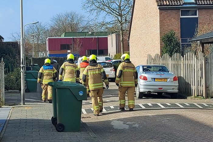 Dakpannen waaien van dak woning af