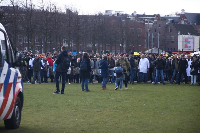 Honderden mensen demonstreren tegen coronamaatregelen