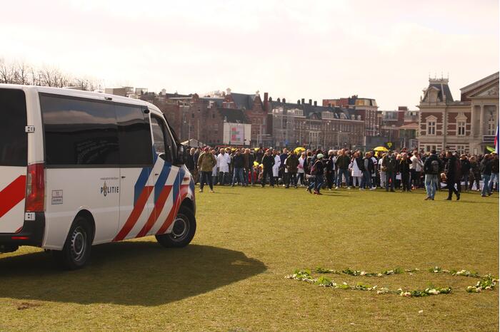 Honderden mensen demonstreren tegen coronamaatregelen