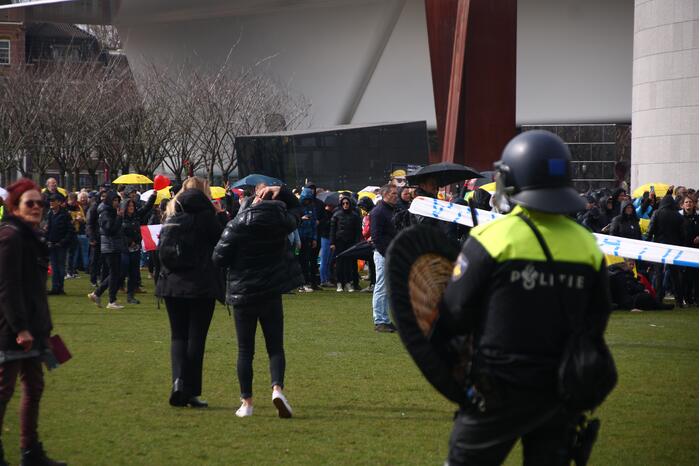 Honderden mensen demonstreren tegen coronamaatregelen