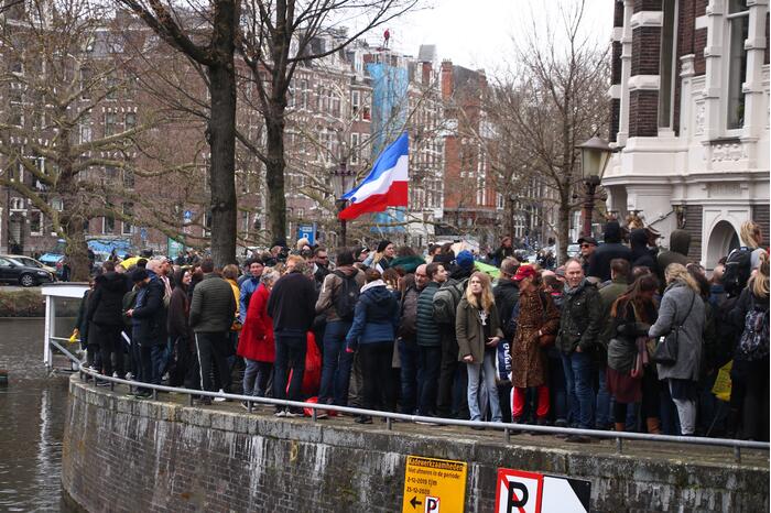 Honderden mensen demonstreren tegen coronamaatregelen