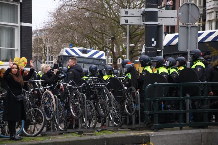 Honderden mensen demonstreren tegen coronamaatregelen