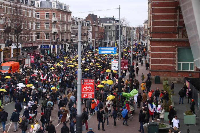 Honderden mensen demonstreren tegen coronamaatregelen