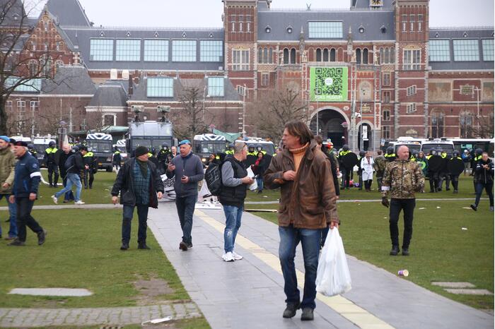 Honderden mensen demonstreren tegen coronamaatregelen