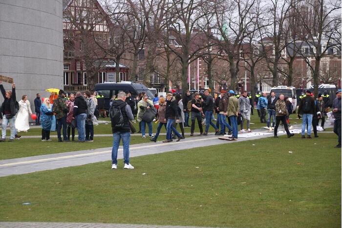 Honderden mensen demonstreren tegen coronamaatregelen