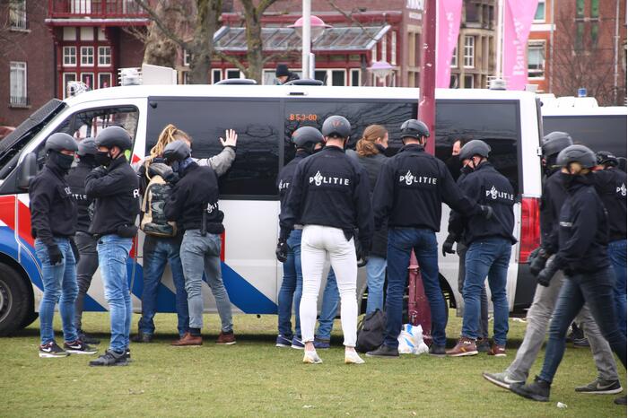 Honderden mensen demonstreren tegen coronamaatregelen