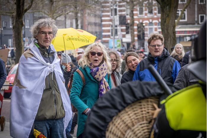 Honderden mensen demonstreren tegen coronamaatregelen