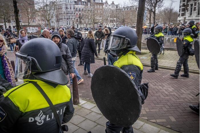 Honderden mensen demonstreren tegen coronamaatregelen