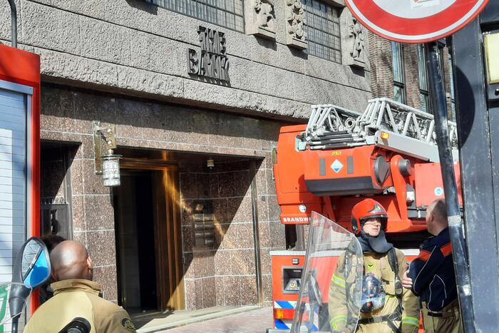 Brandweer doet onderzoek naar brand in The Bank