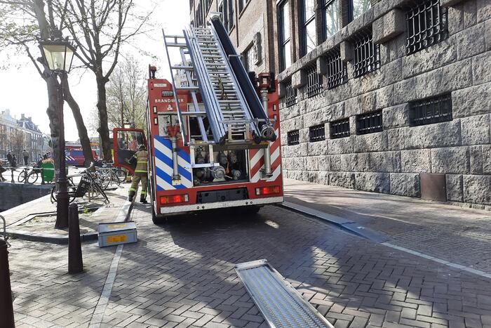 Brandweer doet onderzoek naar brand in The Bank