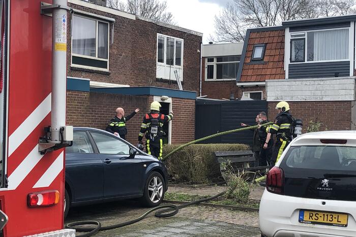 Brand op dak van woning