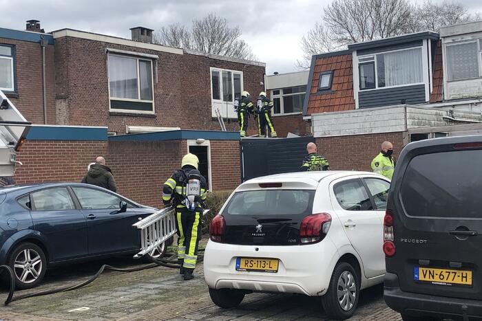 Brand op dak van woning