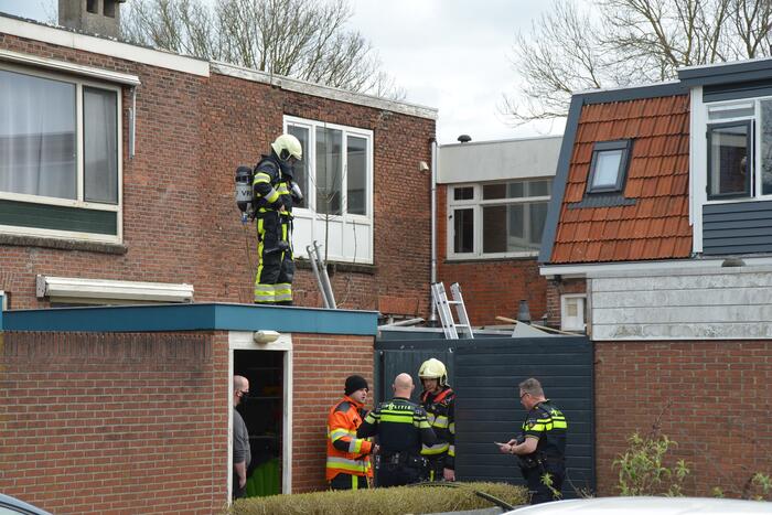 Brand op dak van woning