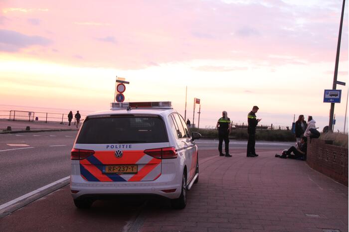 Maaltijdbezorger op scooter onderuit