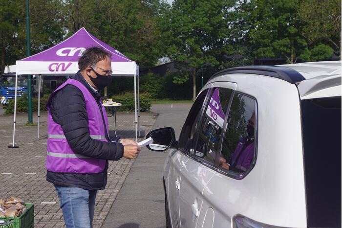 Medewerkers van metalektrobedrijven zijn opnieuw aan het staken