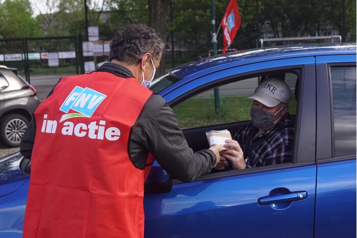 Medewerkers van metalektrobedrijven zijn opnieuw aan het staken