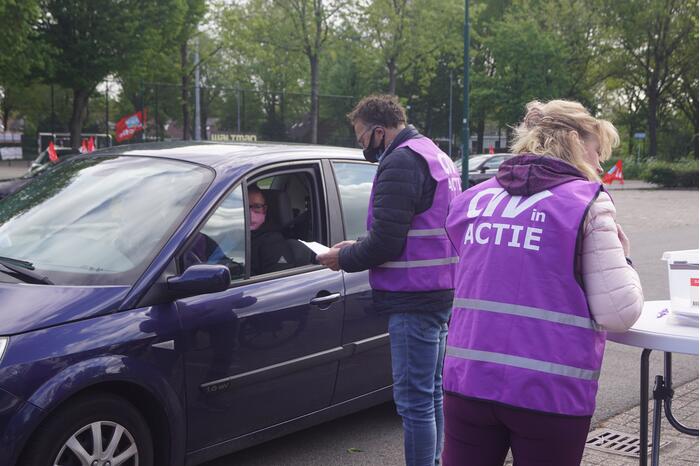 Medewerkers van metalektrobedrijven zijn opnieuw aan het staken