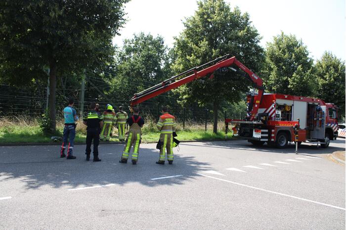 Bestelbus komt tot stilstand gekomen op het spoor