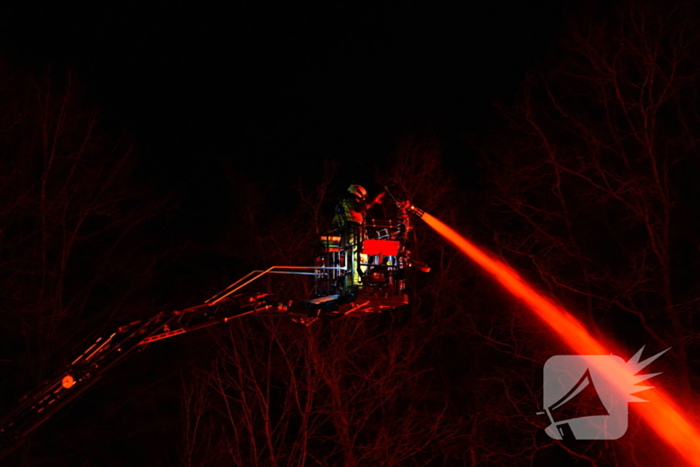 Grote uitslaande brand in boerderij