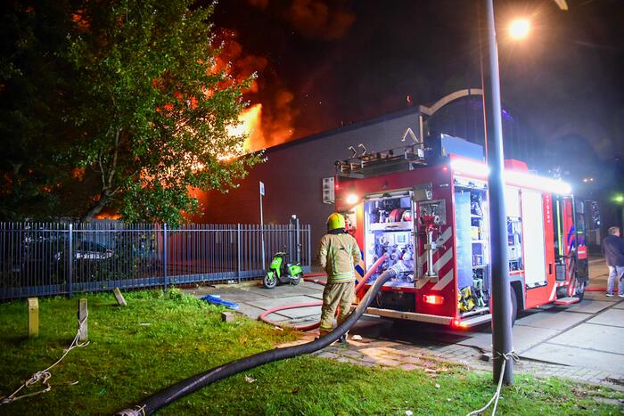 Uitslaande brand verwoest bedrijfspand