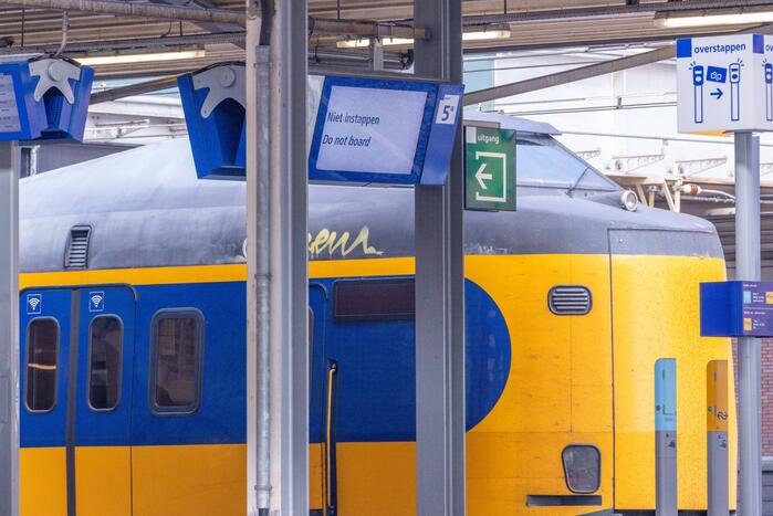 Vertraging door defecte Intercity-trein op station