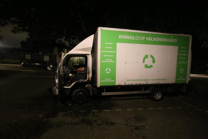 Cockpit kringloop vrachtwagen vat vlam