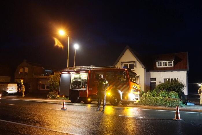 Brandweer dooft brand in schoorsteen van woning