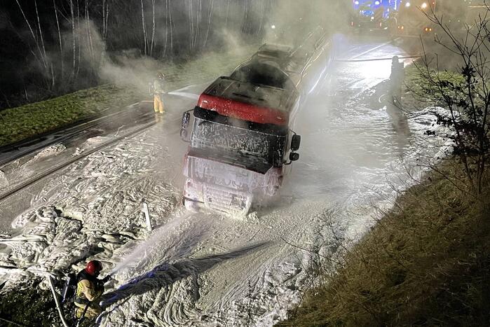 Tankwagen in brand na ernstig ongeval