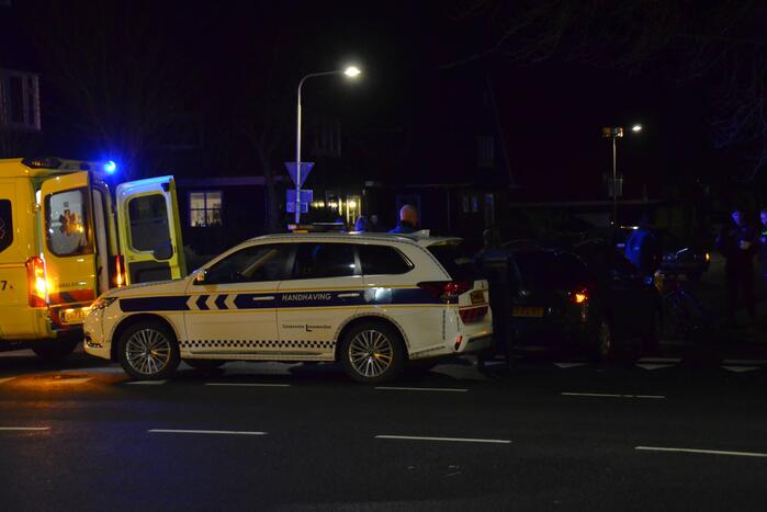 Aanrijding tussen bezorgscooter en auto