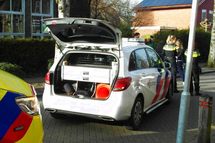 Enorme schade bij botsing tussen twee auto's