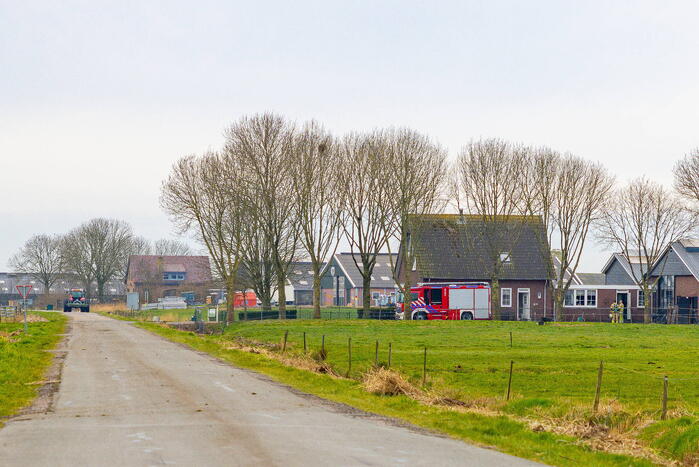 Brandweer verricht metingen bij de Groene Weide Veehouderij