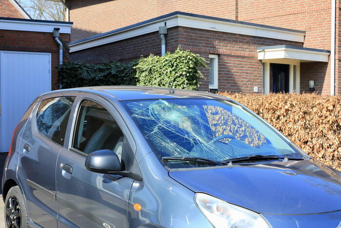 Fietsster gewond bij botsing met auto