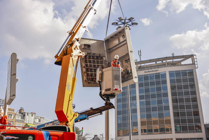 Eerste nieuwe Dris-bord opgehangen op busstation