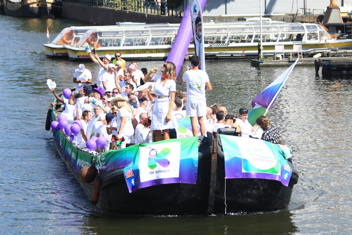 Gezellige drukte tijden Gay Pride 2022