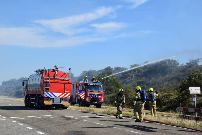 Brandweer massaal ingezet bij grote duinbrand