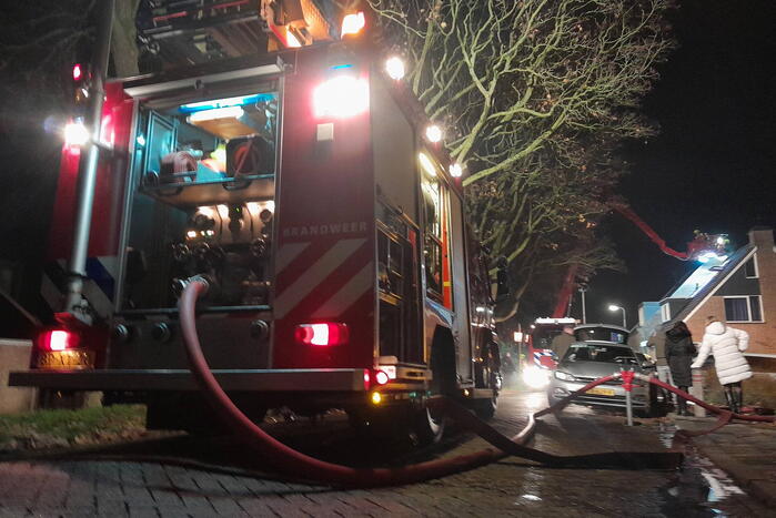 Brandweer ingezet bij dakbrand