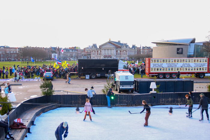 Demonstratie op Museumplein tegen regeringsbeleid