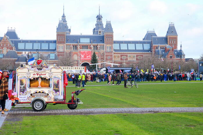 Demonstratie op Museumplein tegen regeringsbeleid