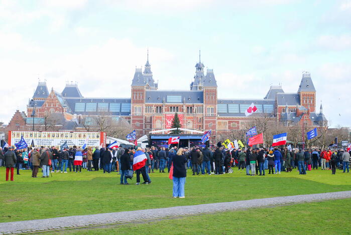 Demonstratie op Museumplein tegen regeringsbeleid