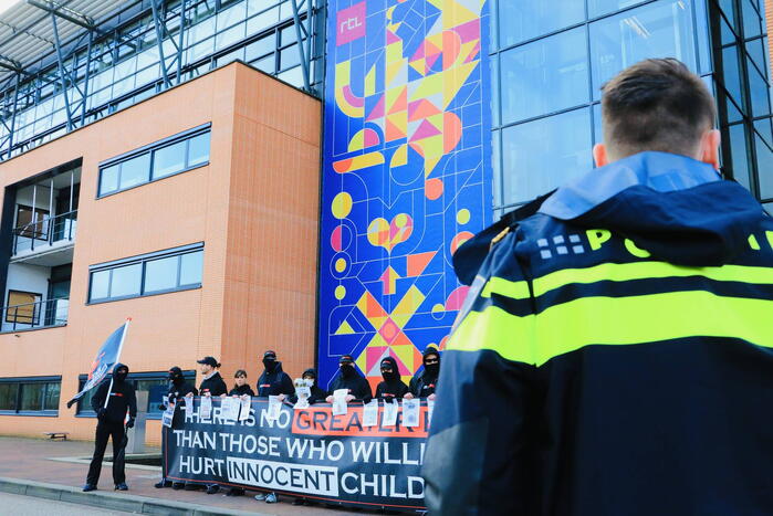 Demonstratie bij Mediapark in Hilversum