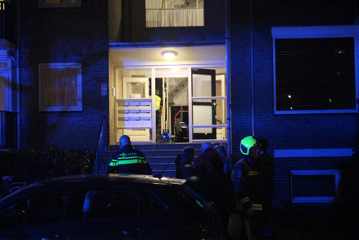 Bankstel in brand in flatwoning