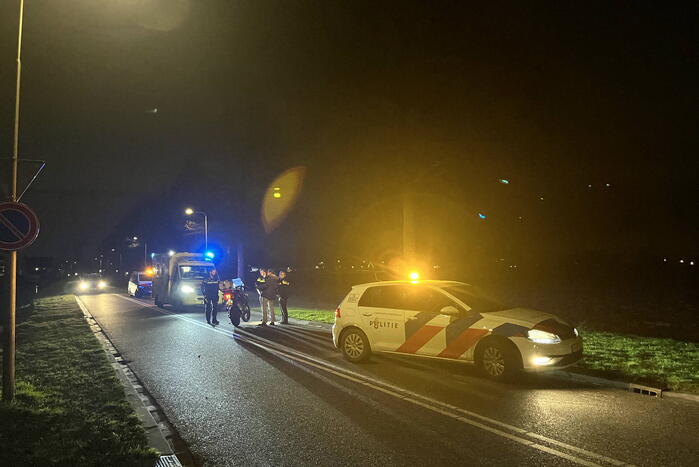 Twee personen ten val met motor