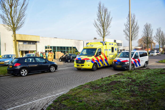 Persoon gewond bij bedienen van een machine