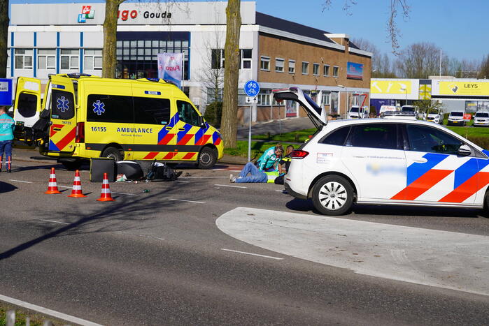 Scooterrijder gewond bij botsing met automobilist