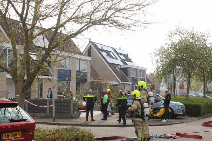 Uitslaande dakbrand bij woning