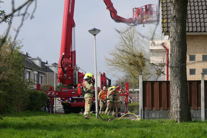 Uitslaande dakbrand bij woning