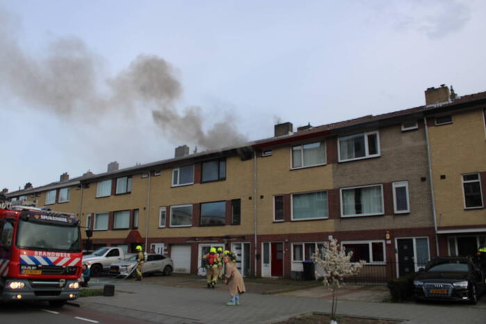 Veel rookontwikkeling bij uitslaande zolderbrand