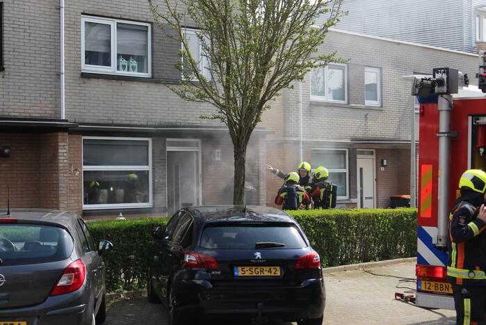 Verbrande hamburgers zetten woning vol rook