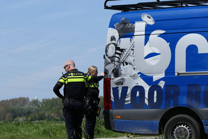 Bestuurster personenwagen gewond bij botsing met bestelbus