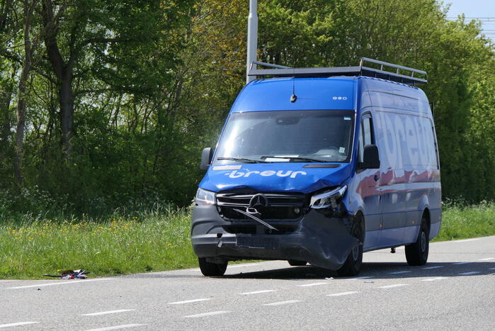 Bestuurster personenwagen gewond bij botsing met bestelbus